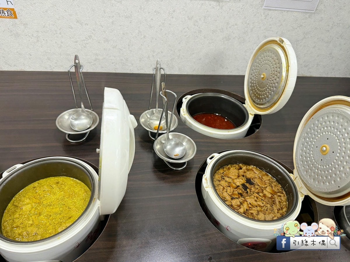 百元平價鍋物怎麼挑?《逸小鍋嘉義仁愛店》的5個驚喜你知道嗎?自助吧有汽水咖啡冰淇淋還有拌飯跟蔬菜任意夾!? - 第11張圖 百元平價鍋物怎麼挑?《逸小鍋嘉義仁愛店》的5個驚喜你知道嗎?自助吧有汽水咖啡冰淇淋還有拌飯跟蔬菜任意夾!?