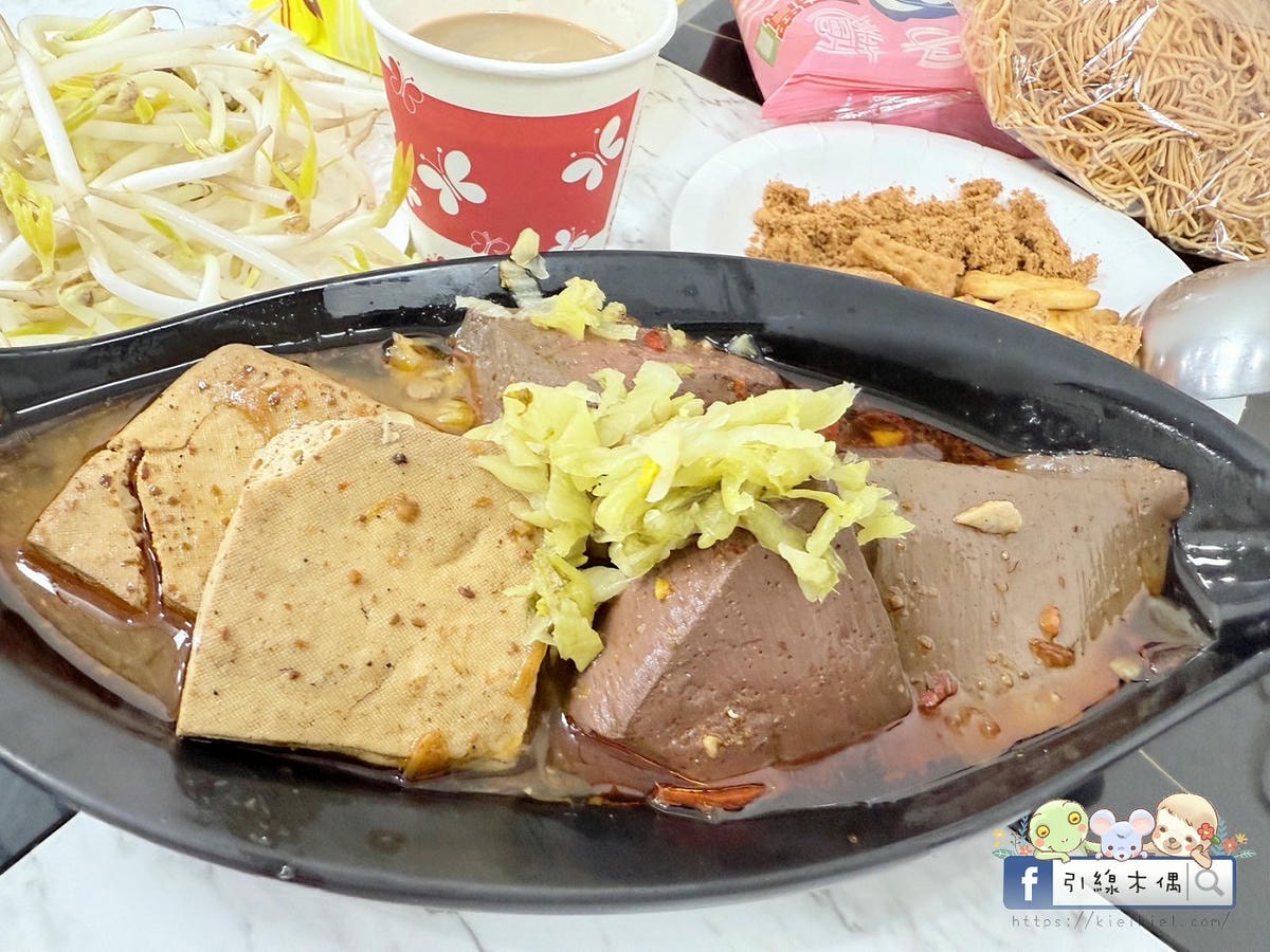 百元平價鍋物怎麼挑?《逸小鍋嘉義仁愛店》的5個驚喜你知道嗎?自助吧有汽水咖啡冰淇淋還有拌飯跟蔬菜任意夾!? - 第33張圖 百元平價鍋物怎麼挑?《逸小鍋嘉義仁愛店》的5個驚喜你知道嗎?自助吧有汽水咖啡冰淇淋還有拌飯跟蔬菜任意夾!?