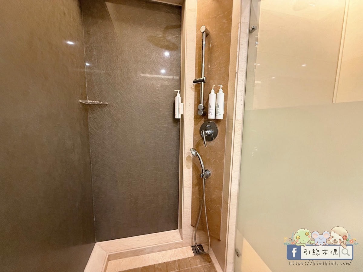 暑假親子住宿怎麼選?5大理由入住《義大皇家酒店》高鐵聯票省力又享受!泳池、樂園、百貨,一站滿足全家需求! - 第70張圖 暑假親子住宿怎麼選?5大理由入住《義大皇家酒店》高鐵聯票省力又享受!泳池、樂園、百貨,一站滿足全家需求!