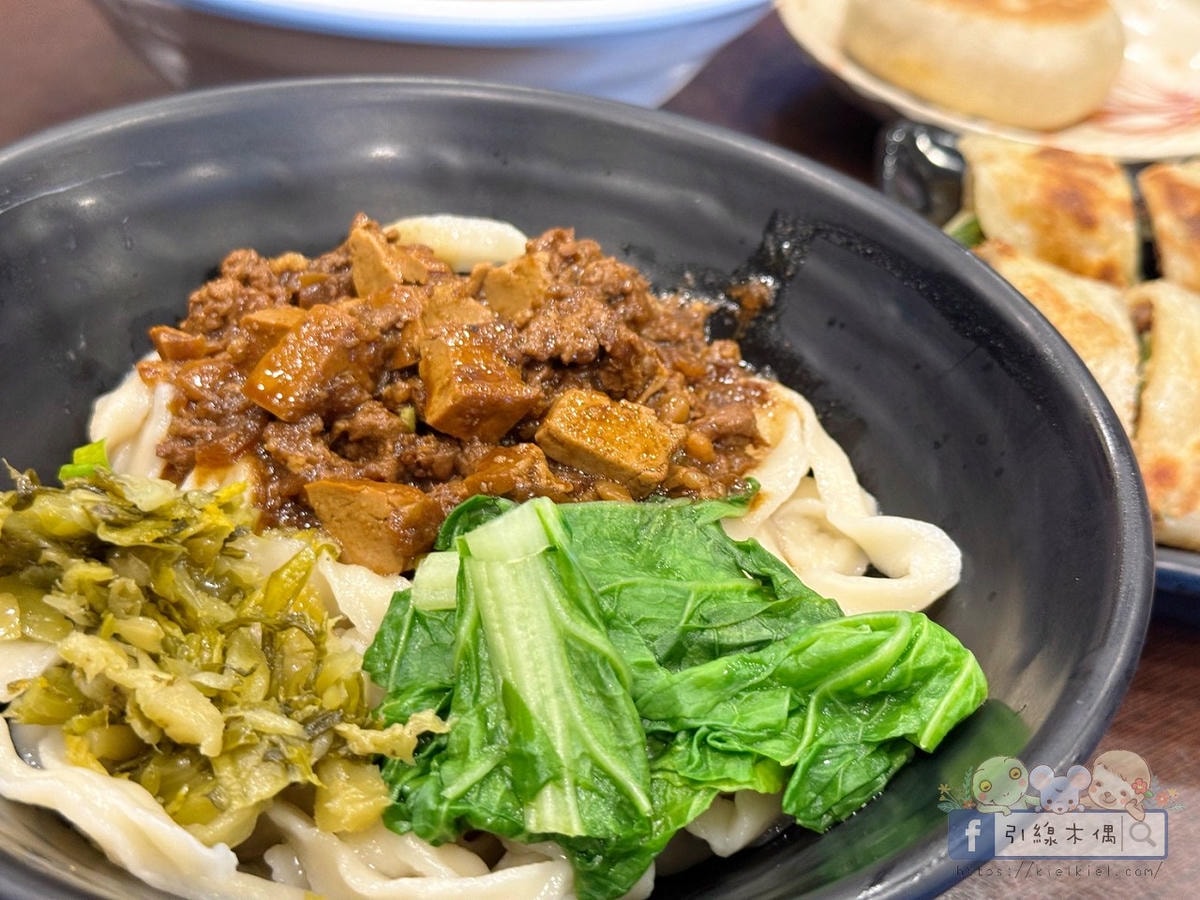 冠軍牛肉麵值得專程來一趟嗎？在嘉義《半畝田北方麵食館》找到答案