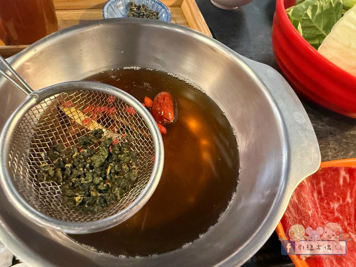 在菜市場裡吃火鍋？開鍋像辦桌《蔬盈市場火鍋》50+種蔬菜比肉還搶戲