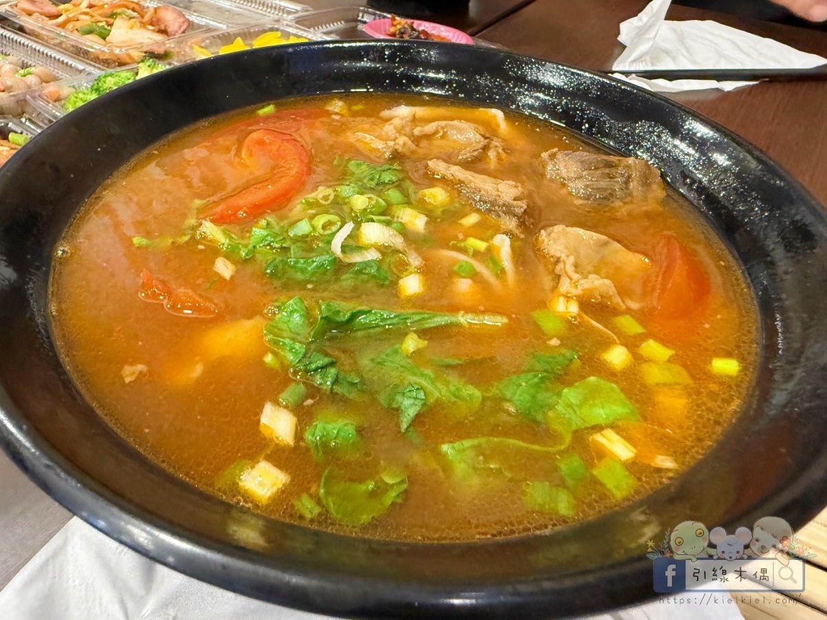 冠軍牛肉麵值得專程來一趟嗎？在嘉義《半畝田北方麵食館》找到答案