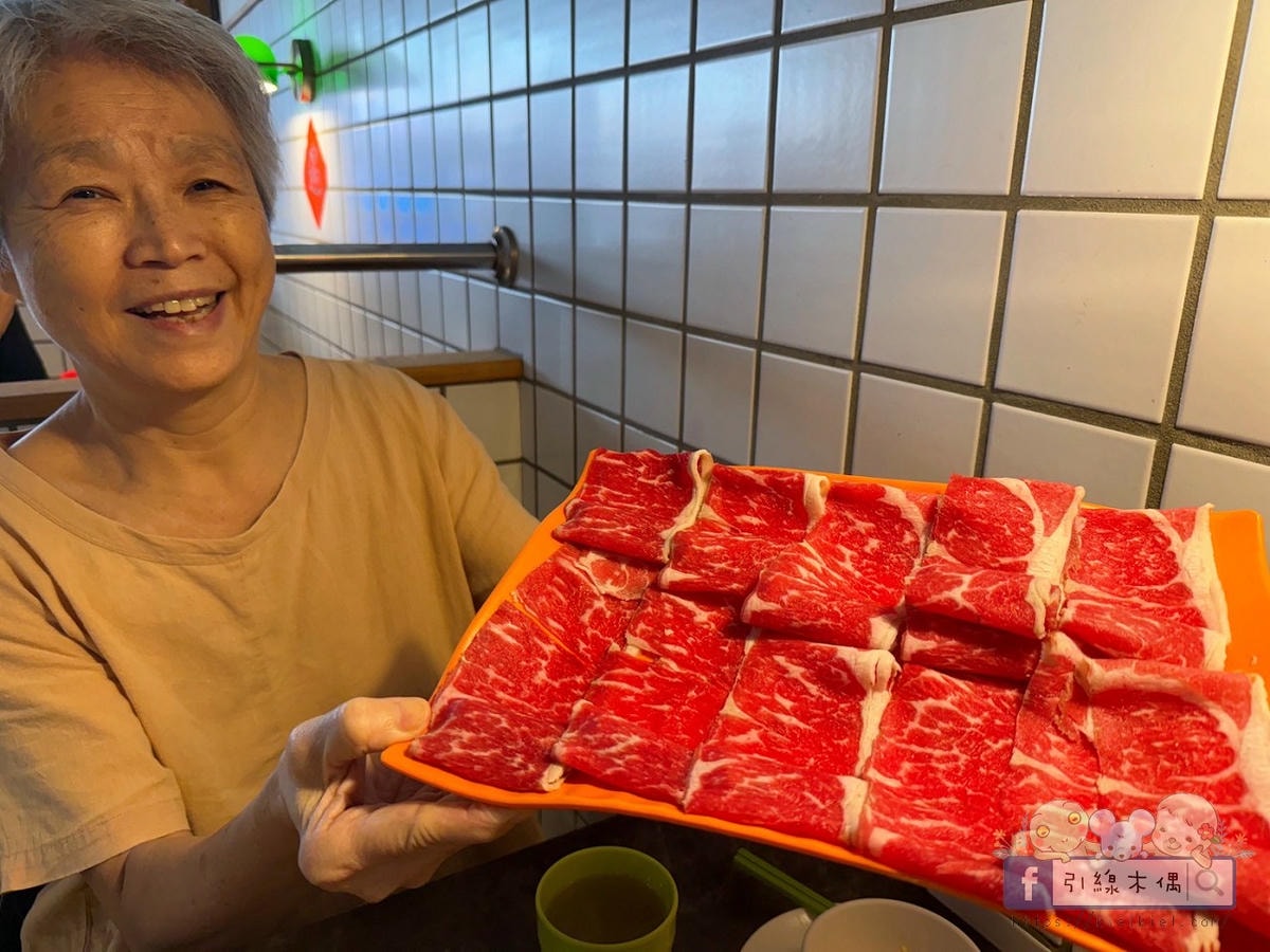在菜市場裡吃火鍋？開鍋像辦桌《蔬盈市場火鍋》50+種蔬菜比肉還搶戲
