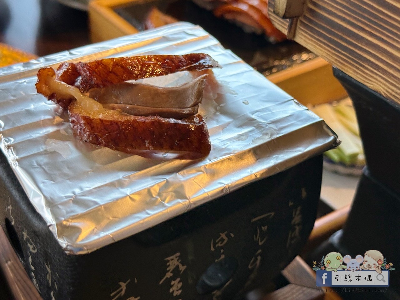 鴨香裡藏著什麼秘密？是煙燻還是茶香？4個細節帶你認識《LA墨川樟茶鴨永康店》的溫柔味道。