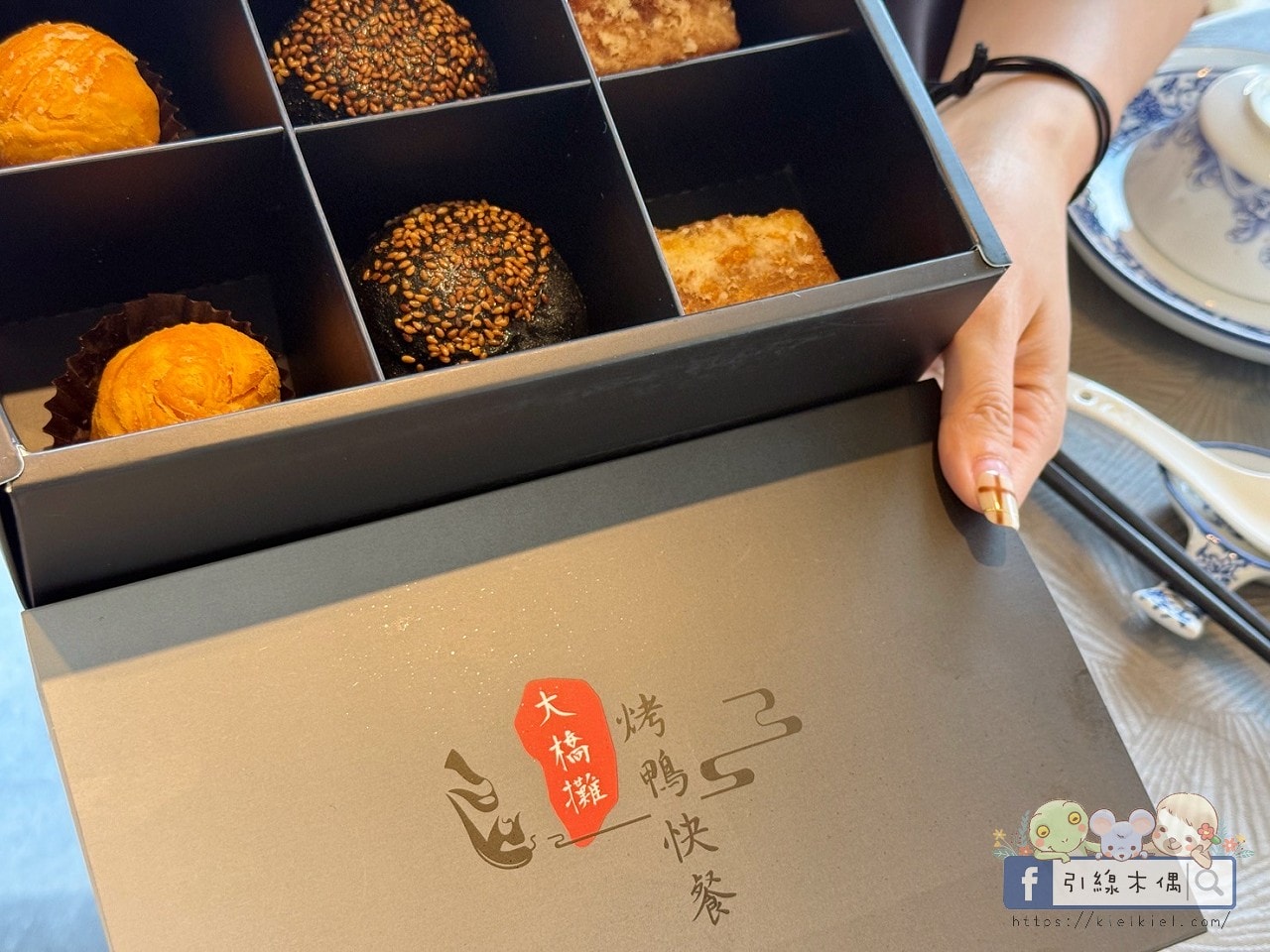 鴨香裡藏著什麼秘密？是煙燻還是茶香？4個細節帶你認識《LA墨川樟茶鴨永康店》的溫柔味道。