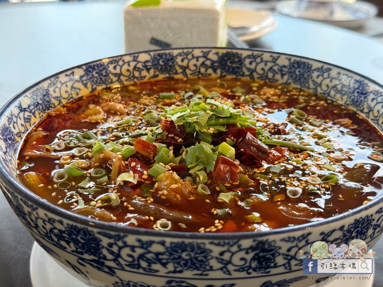鴨香裡藏著什麼秘密？是煙燻還是茶香？4個細節帶你認識《LA墨川樟茶鴨永康店》的溫柔味道。