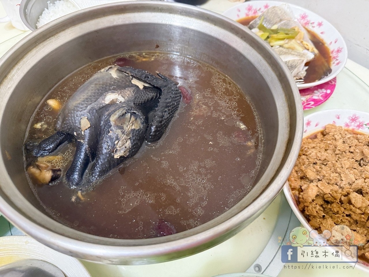 懶得熬湯也補身?【 愛上新鮮 × 吳秉承師傅 】黑蒜烏骨雞湯|3大神級優點 - 第4張圖 懶得熬湯也補身?【 愛上新鮮 × 吳秉承師傅 】黑蒜烏骨雞湯|3大神級優點