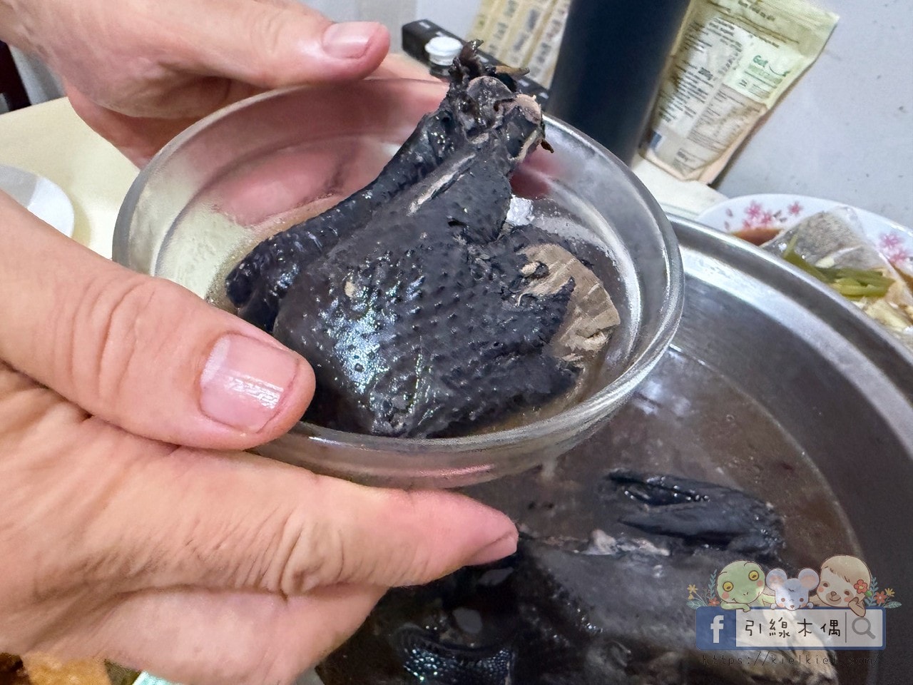 懶得熬湯也補身?【 愛上新鮮 × 吳秉承師傅 】黑蒜烏骨雞湯|3大神級優點 - 第7張圖 懶得熬湯也補身?【 愛上新鮮 × 吳秉承師傅 】黑蒜烏骨雞湯|3大神級優點