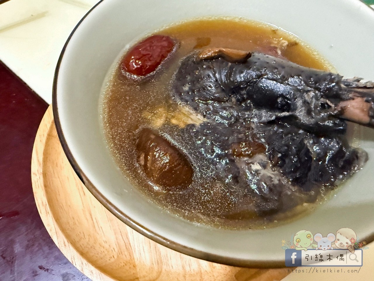 懶得熬湯也補身?【 愛上新鮮 × 吳秉承師傅 】黑蒜烏骨雞湯|3大神級優點 - 第5張圖 懶得熬湯也補身?【 愛上新鮮 × 吳秉承師傅 】黑蒜烏骨雞湯|3大神級優點