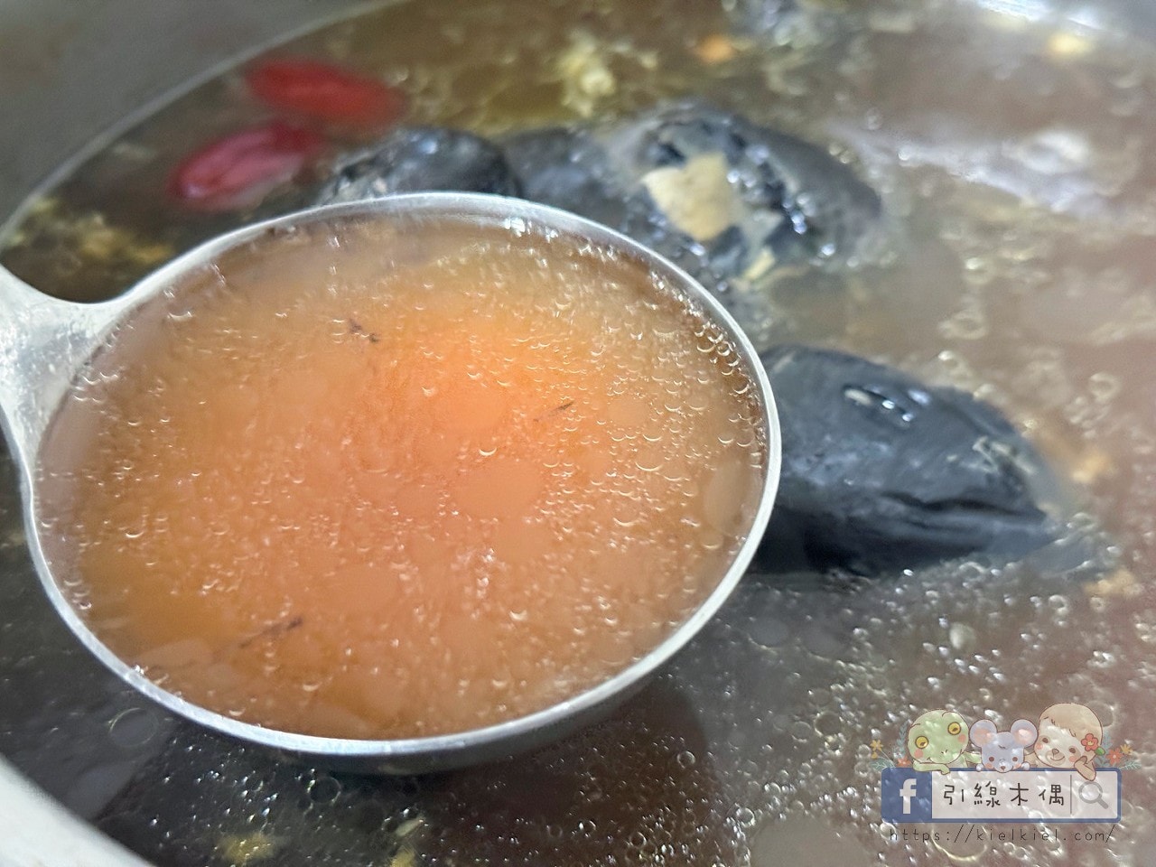 懶得熬湯也補身?【 愛上新鮮 × 吳秉承師傅 】黑蒜烏骨雞湯|3大神級優點 - 第17張圖 懶得熬湯也補身?【 愛上新鮮 × 吳秉承師傅 】黑蒜烏骨雞湯|3大神級優點