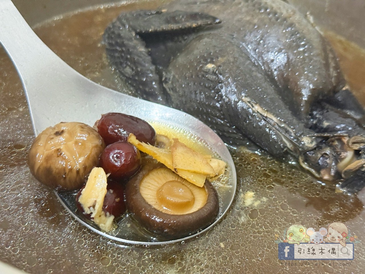 愛上新鮮黑蒜烏骨雞湯