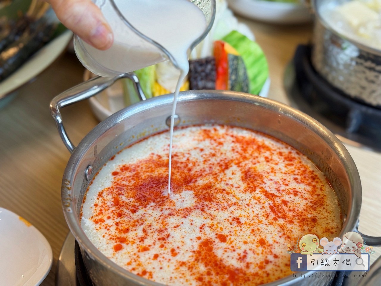 平日中午85折!《青坐請坐鍋物專科》一人一鍋也能滿桌澎湃?嘉義隱藏版質感鍋太狂! - 第33張圖