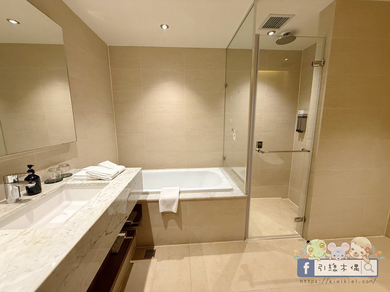 這間飯店竟然有「正式圖書館」?實住《捷絲旅花蓮中正館》3 大必住理由:親子房、行政套房與景隅套房房型評比,還有免排隊公正包子! - 第54張圖 這間飯店竟然有「正式圖書館」?實住《捷絲旅花蓮中正館》3 大必住理由:親子房、行政套房與景隅套房房型評比,還有免排隊公正包子!