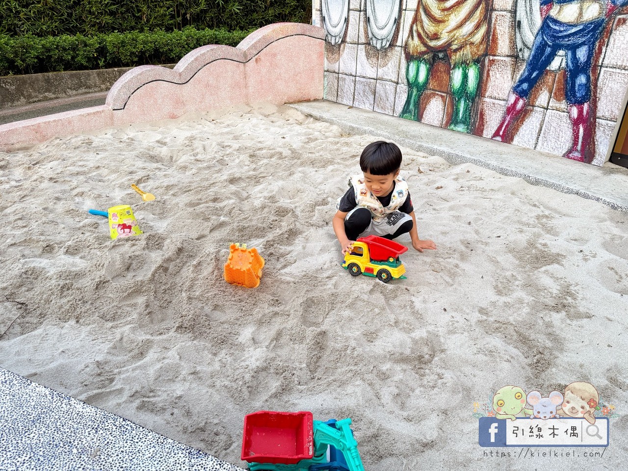 【為什麼孩子一到晚上還不想睡？】一次住進 20+ 種親子設備活動的《詩情花園渡假村-露營車》實住分享