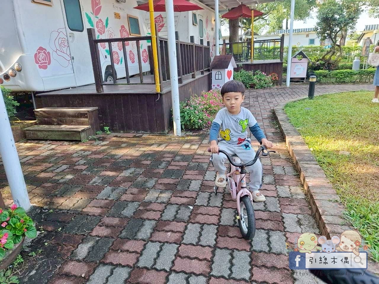【為什麼孩子一到晚上還不想睡?】一次住進 20+ 種親子設備活動的《詩情花園渡假村-露營車》實住分享 - 第18張圖 【為什麼孩子一到晚上還不想睡?】一次住進 20+ 種親子設備活動的《詩情花園渡假村-露營車》實住分享