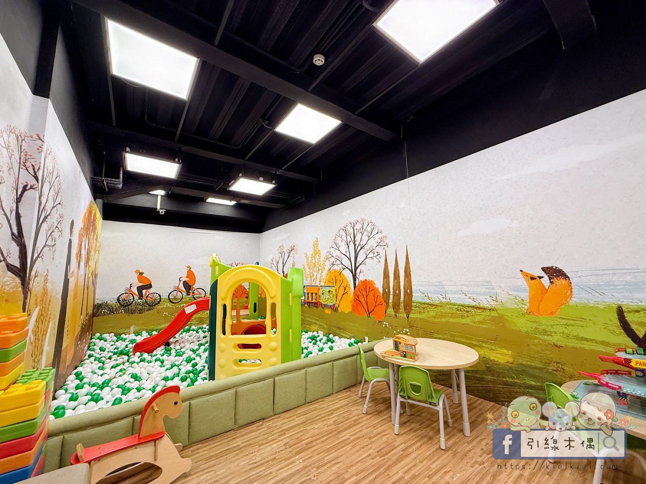 這間飯店竟然有「正式圖書館」?實住《捷絲旅花蓮中正館》3 大必住理由:親子房、行政套房與景隅套房房型評比,還有免排隊公正包子! - 第11張圖 這間飯店竟然有「正式圖書館」?實住《捷絲旅花蓮中正館》3 大必住理由:親子房、行政套房與景隅套房房型評比,還有免排隊公正包子!