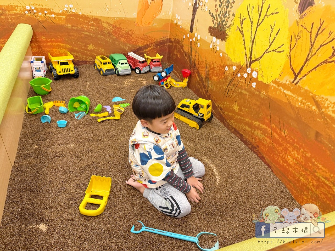 這間飯店竟然有「正式圖書館」?實住《捷絲旅花蓮中正館》3 大必住理由:親子房、行政套房與景隅套房房型評比,還有免排隊公正包子! - 第16張圖 這間飯店竟然有「正式圖書館」?實住《捷絲旅花蓮中正館》3 大必住理由:親子房、行政套房與景隅套房房型評比,還有免排隊公正包子!