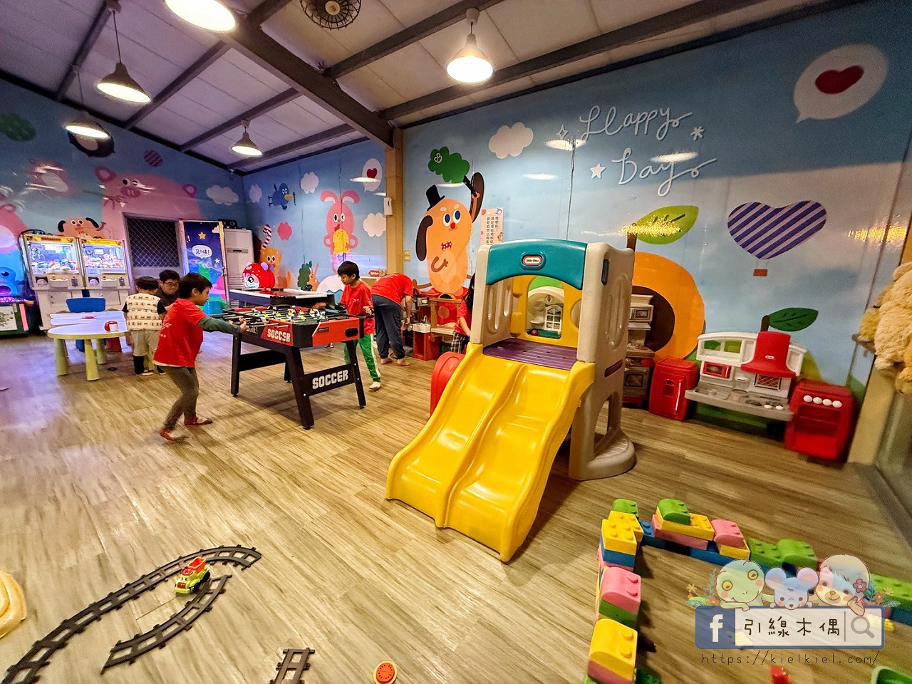 【為什麼孩子一到晚上還不想睡？】一次住進 20+ 種親子設備活動的《詩情花園渡假村-露營車》實住分享