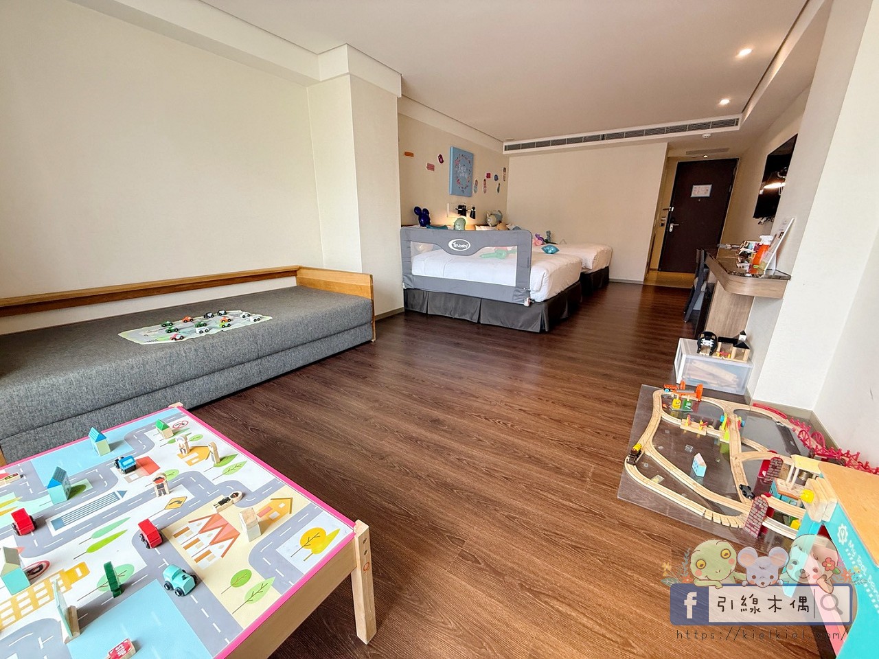 這間飯店竟然有「正式圖書館」?實住《捷絲旅花蓮中正館》3 大必住理由:親子房、行政套房與景隅套房房型評比,還有免排隊公正包子! - 第47張圖 這間飯店竟然有「正式圖書館」?實住《捷絲旅花蓮中正館》3 大必住理由:親子房、行政套房與景隅套房房型評比,還有免排隊公正包子!