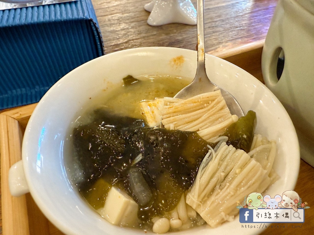 【七星潭必吃】3 種靈魂吃法，《莎莉好食 Sarlee’s》吃下石頭、喝下七星潭的藍！？