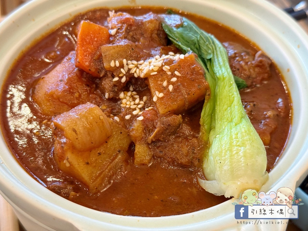 【七星潭必吃】3 種靈魂吃法，《莎莉好食 Sarlee’s》吃下石頭、喝下七星潭的藍！？