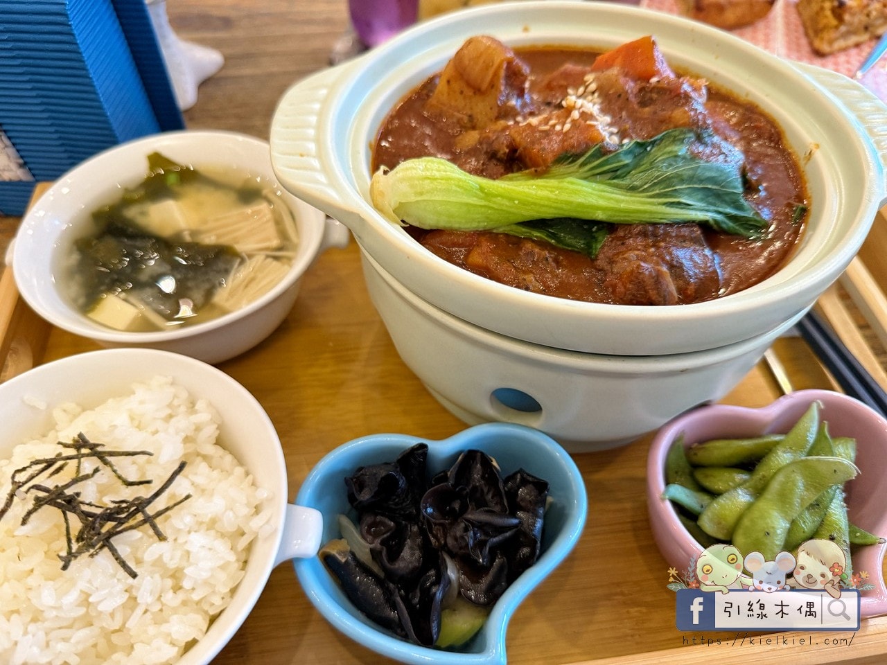 【七星潭必吃】3 種靈魂吃法，《莎莉好食 Sarlee’s》吃下石頭、喝下七星潭的藍！？