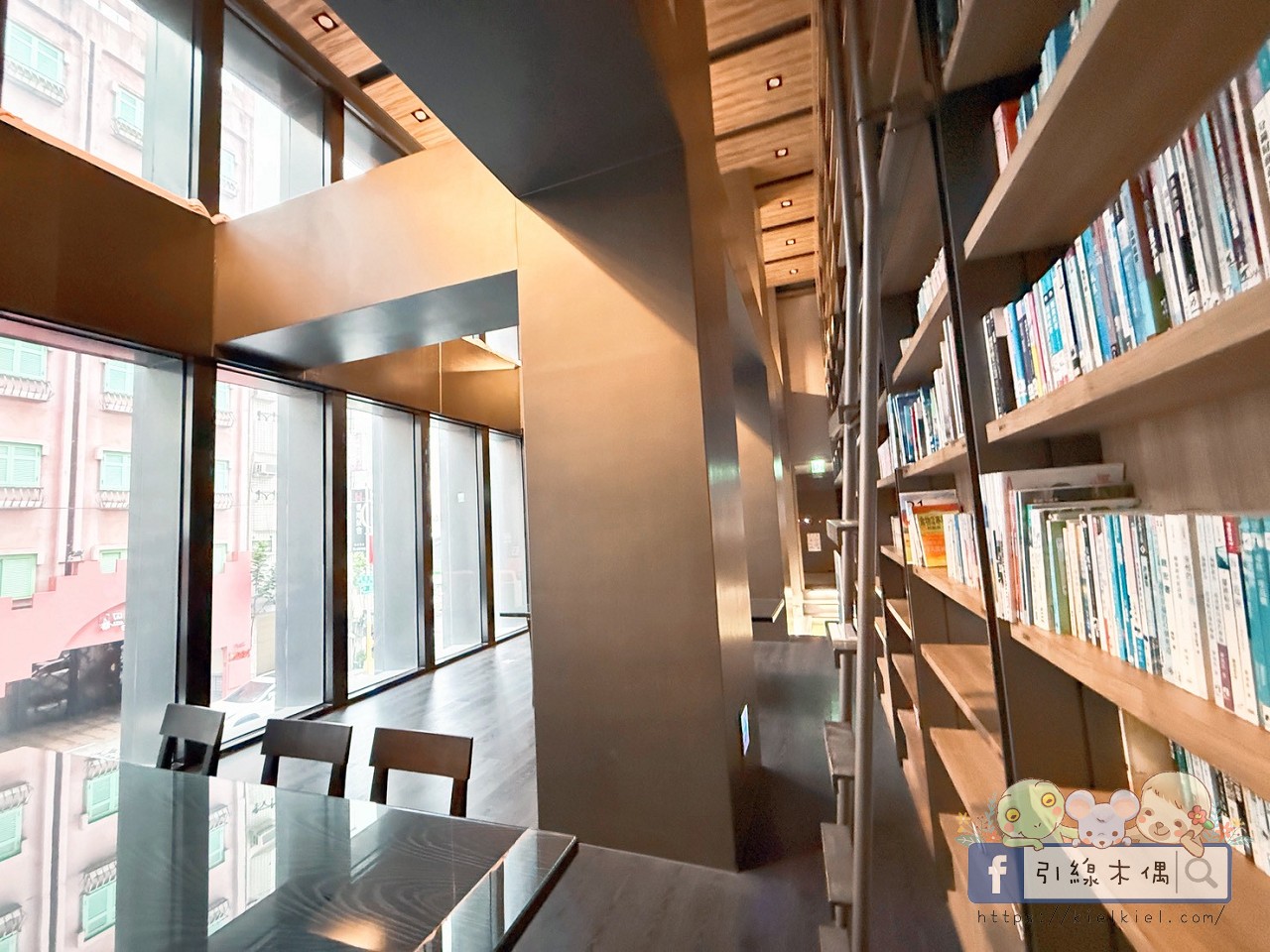 這間飯店竟然有「正式圖書館」?實住《捷絲旅花蓮中正館》3 大必住理由:親子房、行政套房與景隅套房房型評比,還有免排隊公正包子! - 第25張圖 這間飯店竟然有「正式圖書館」?實住《捷絲旅花蓮中正館》3 大必住理由:親子房、行政套房與景隅套房房型評比,還有免排隊公正包子!