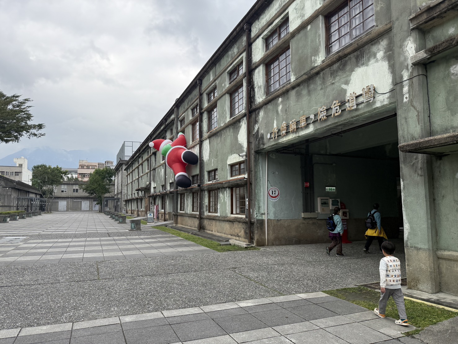 這間飯店竟然有「正式圖書館」?實住《捷絲旅花蓮中正館》3 大必住理由:親子房、行政套房與景隅套房房型評比,還有免排隊公正包子! - 第79張圖 這間飯店竟然有「正式圖書館」?實住《捷絲旅花蓮中正館》3 大必住理由:親子房、行政套房與景隅套房房型評比,還有免排隊公正包子!