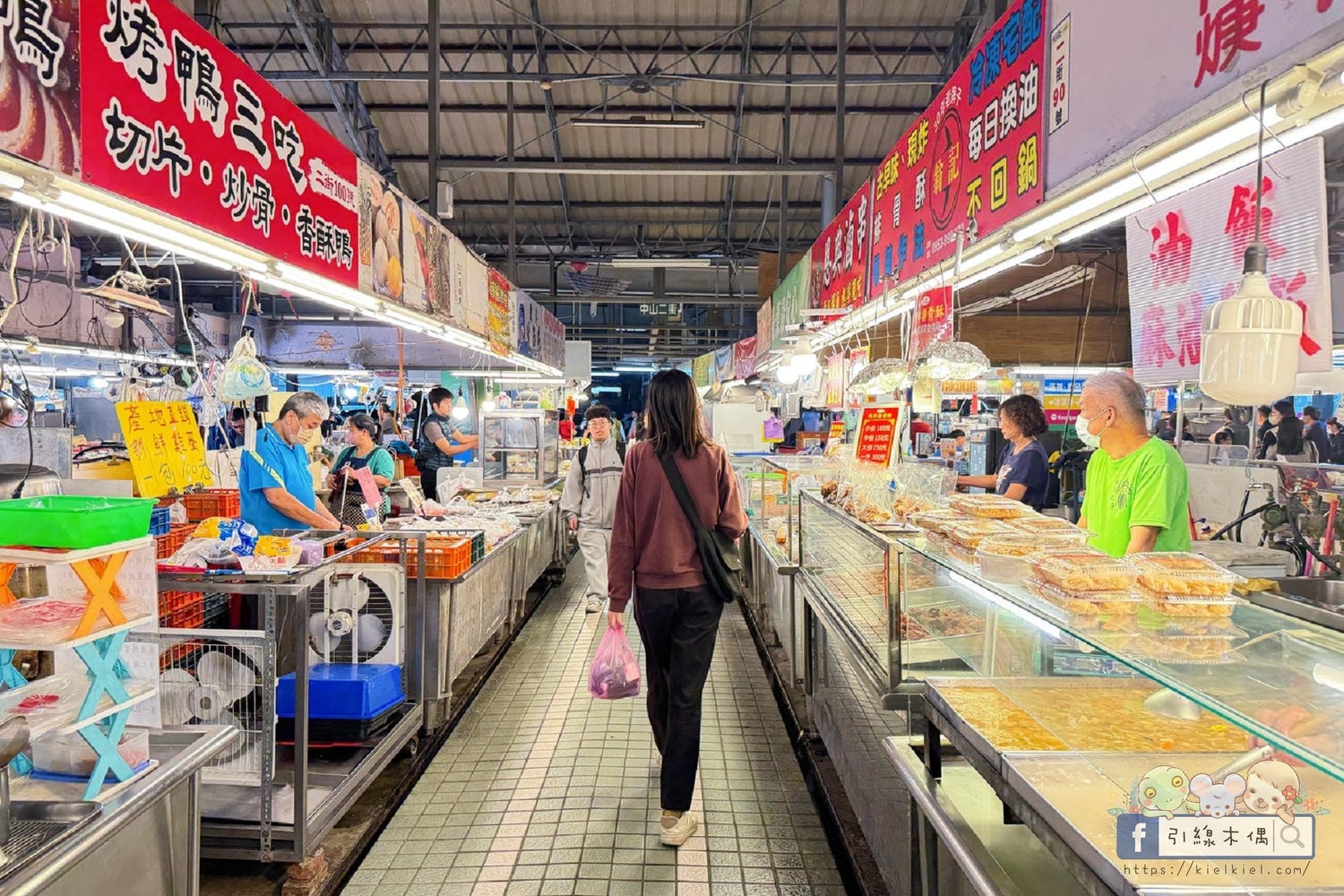 把五星飯店大廚帶回家？《屏東中山尚青黃昏市場》這 4 攤強到長輩主動追加，一不小心竟然讓銀髮選手推了四台車？