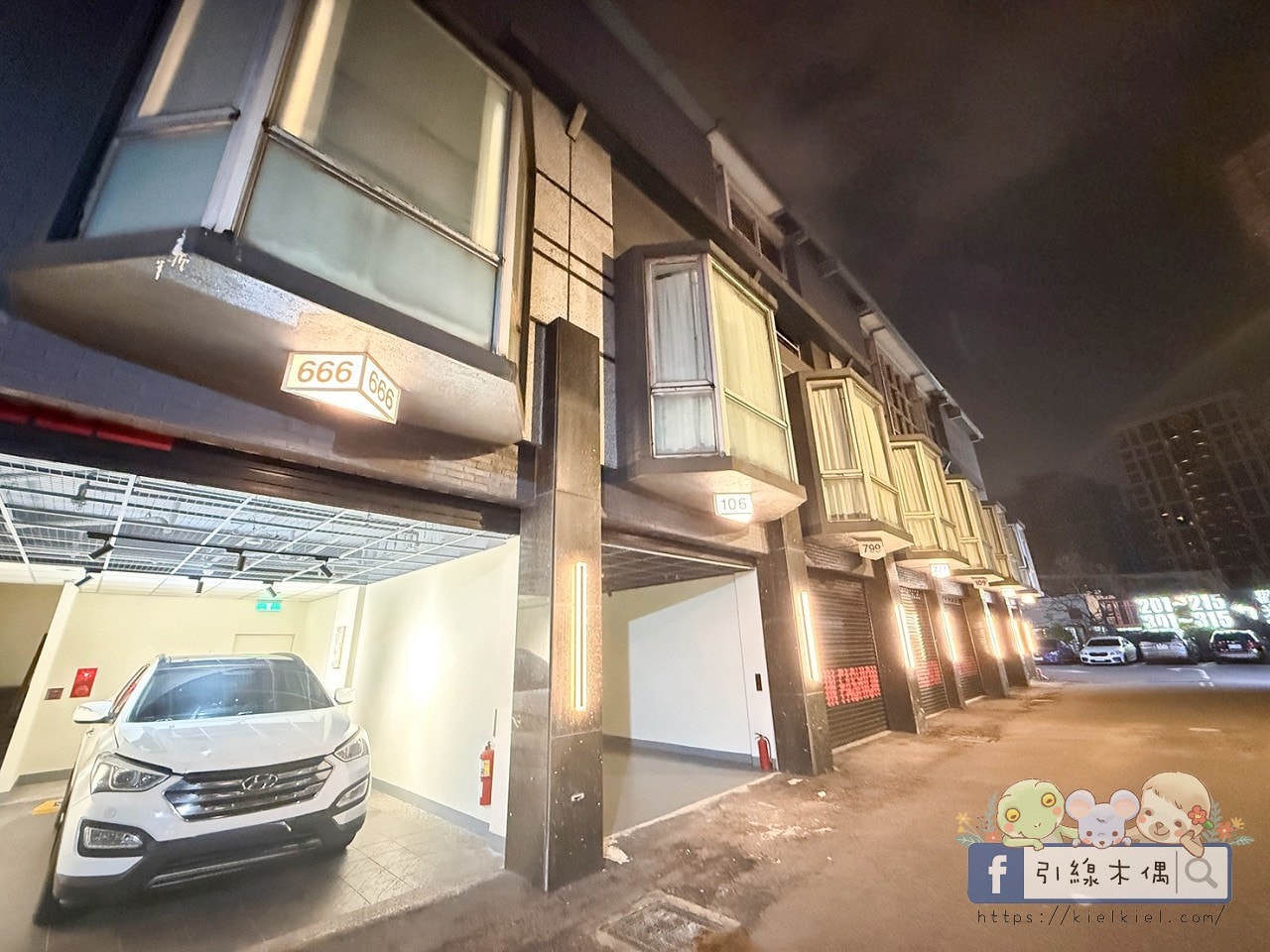 IF漫旅館IF Motel｜想住100次的旅館，早餐星巴克隨你喝！羅馬浴場大銀幕配按摩椅。