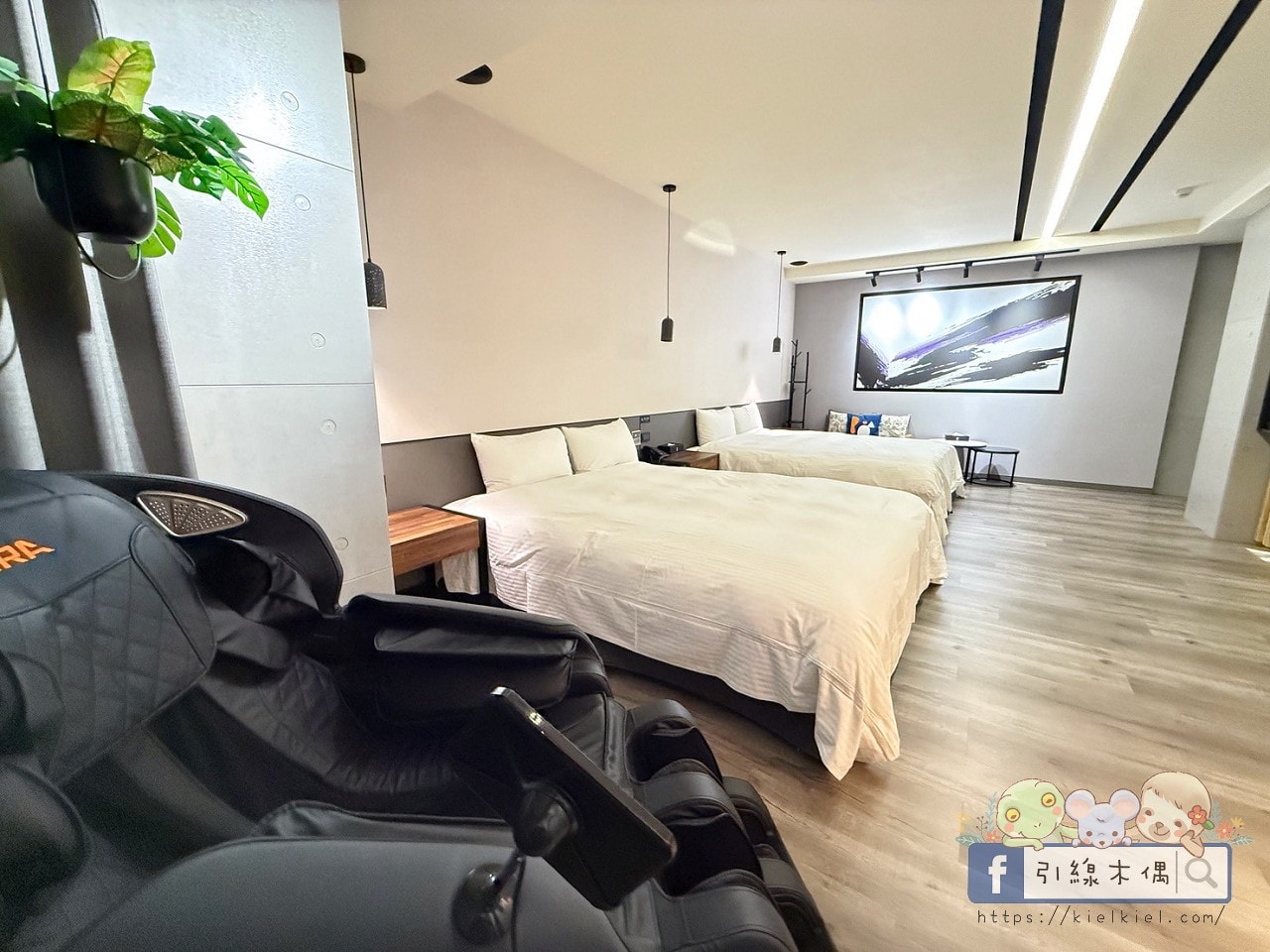 IF漫旅館IF Motel｜想住100次的旅館，早餐星巴克隨你喝！羅馬浴場大銀幕配按摩椅。