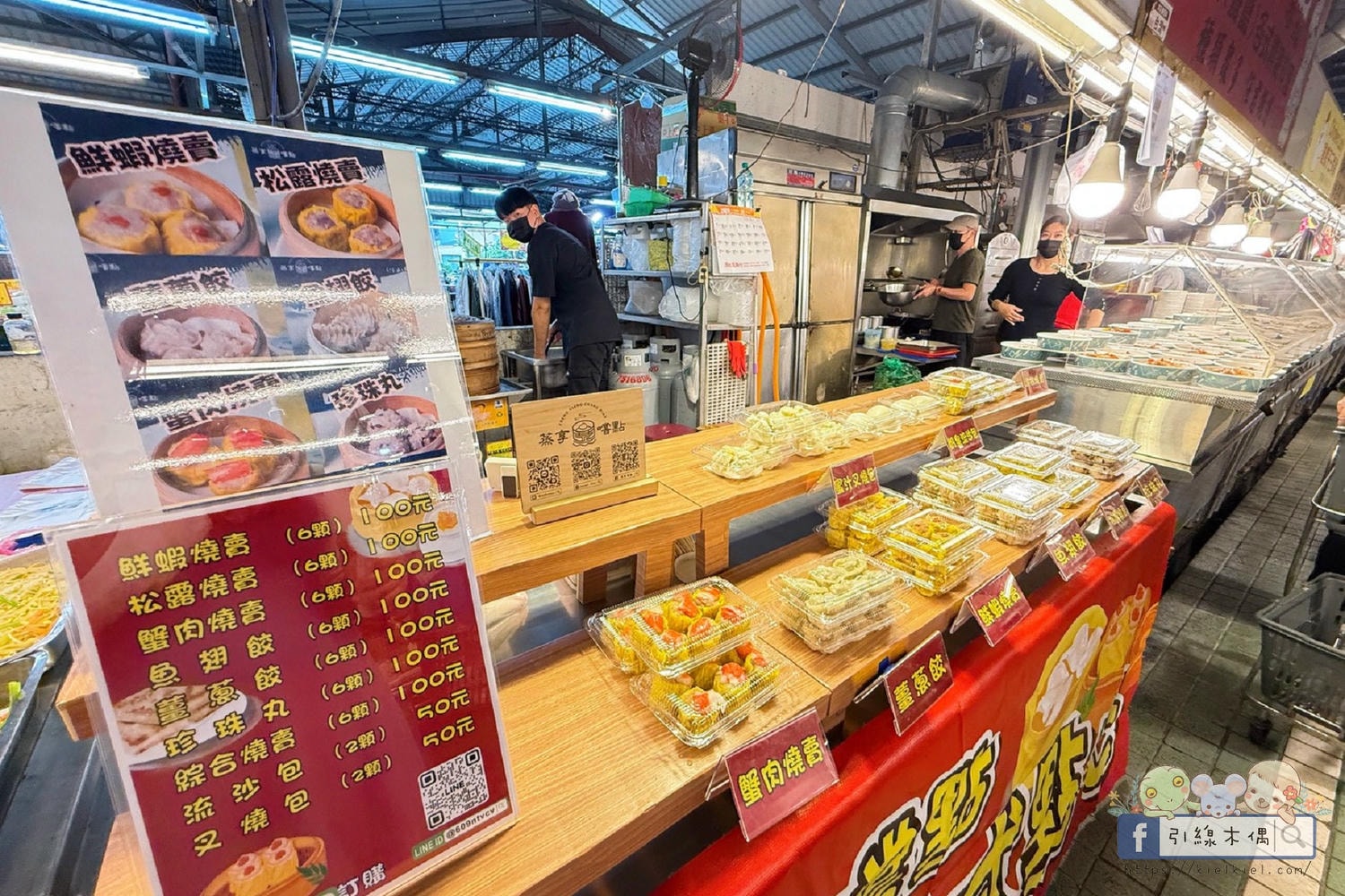 把五星飯店大廚帶回家？《屏東中山尚青黃昏市場》這 4 攤強到長輩主動追加，一不小心竟然讓銀髮選手推了四台車？