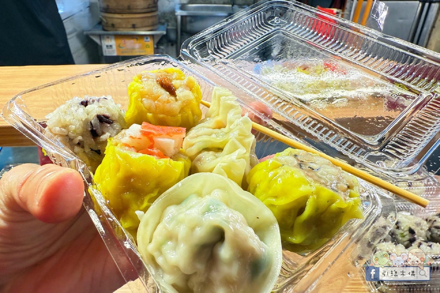 把五星飯店大廚帶回家？《屏東中山尚青黃昏市場》這 4 攤強到長輩主動追加，一不小心竟然讓銀髮選手推了四台車？