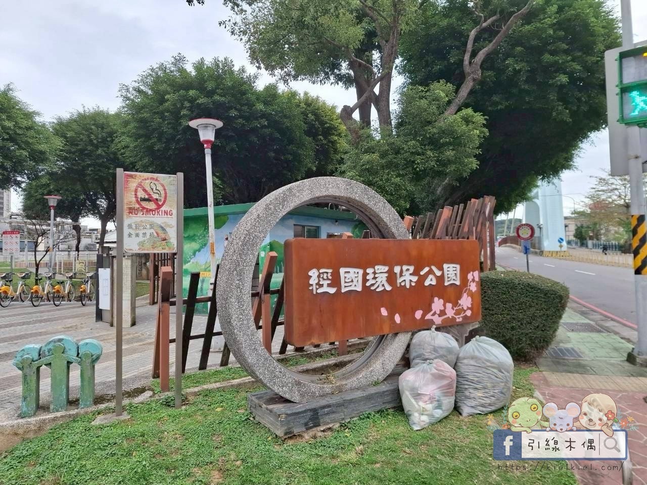 IF漫旅館IF Motel｜想住100次的旅館，早餐星巴克隨你喝！羅馬浴場大銀幕配按摩椅。