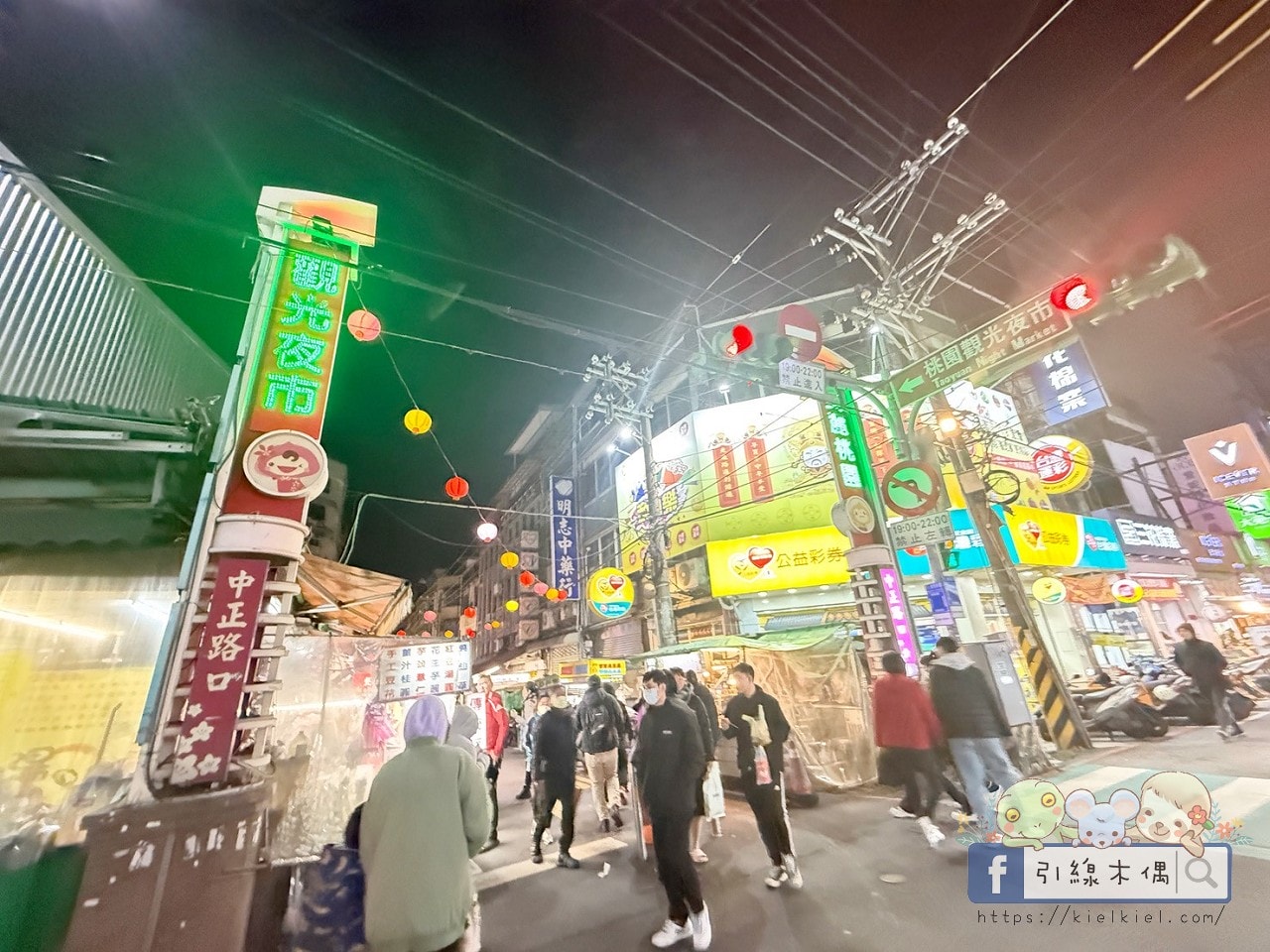 IF漫旅館IF Motel｜想住100次的旅館，早餐星巴克隨你喝！羅馬浴場大銀幕配按摩椅。