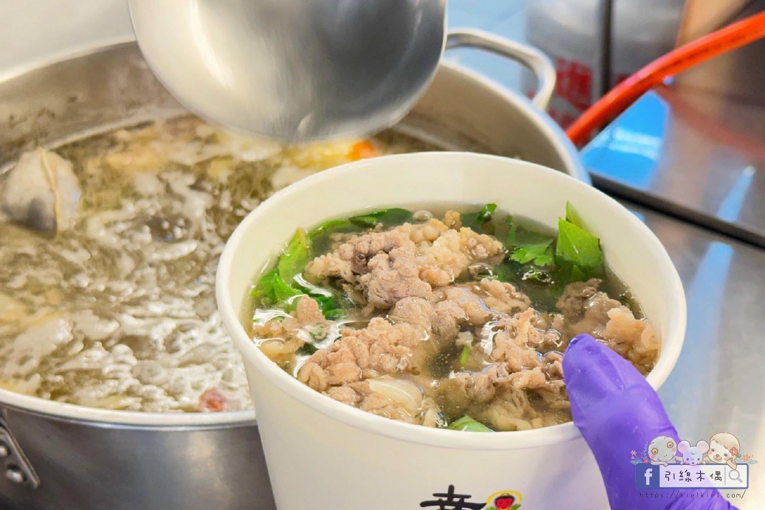 把五星飯店大廚帶回家？《屏東中山尚青黃昏市場》這 4 攤強到長輩主動追加，一不小心竟然讓銀髮選手推了四台車？