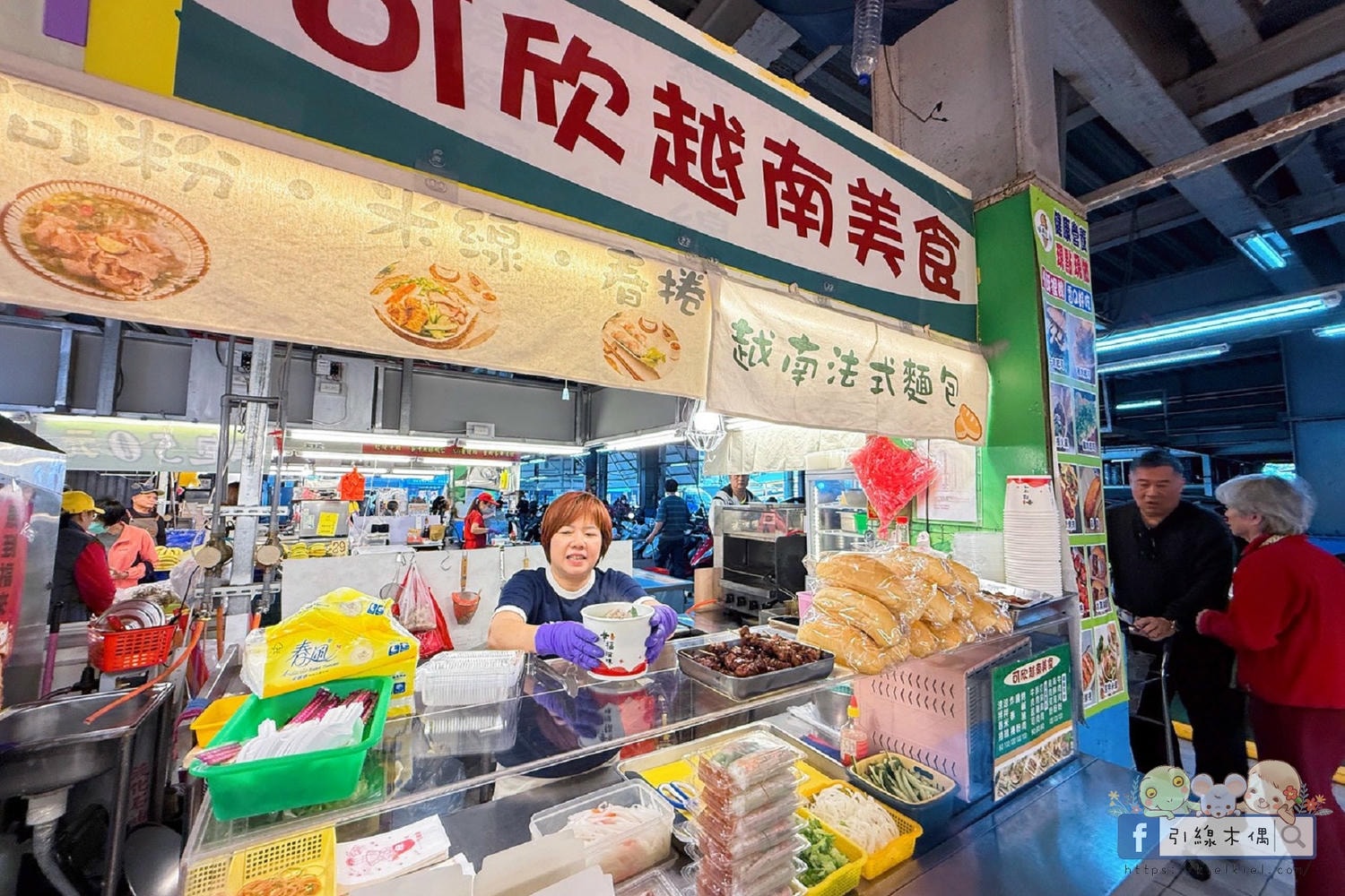 把五星飯店大廚帶回家？《屏東中山尚青黃昏市場》這 4 攤強到長輩主動追加，一不小心竟然讓銀髮選手推了四台車？