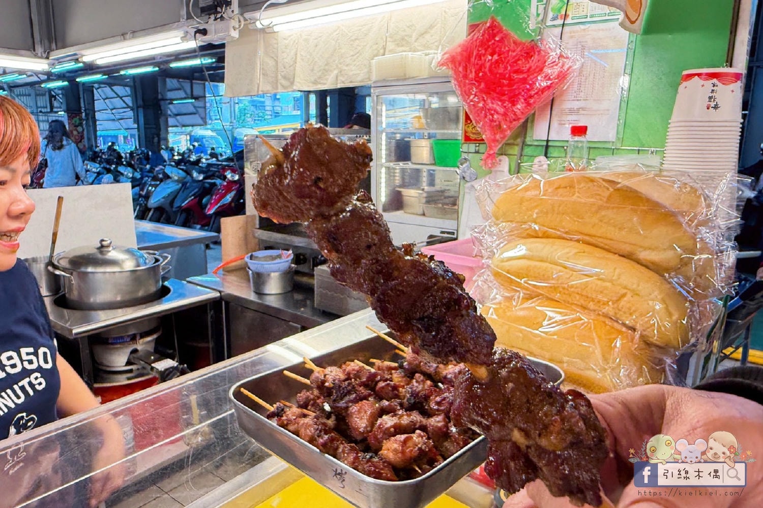 把五星飯店大廚帶回家？《屏東中山尚青黃昏市場》這 4 攤強到長輩主動追加，一不小心竟然讓銀髮選手推了四台車？