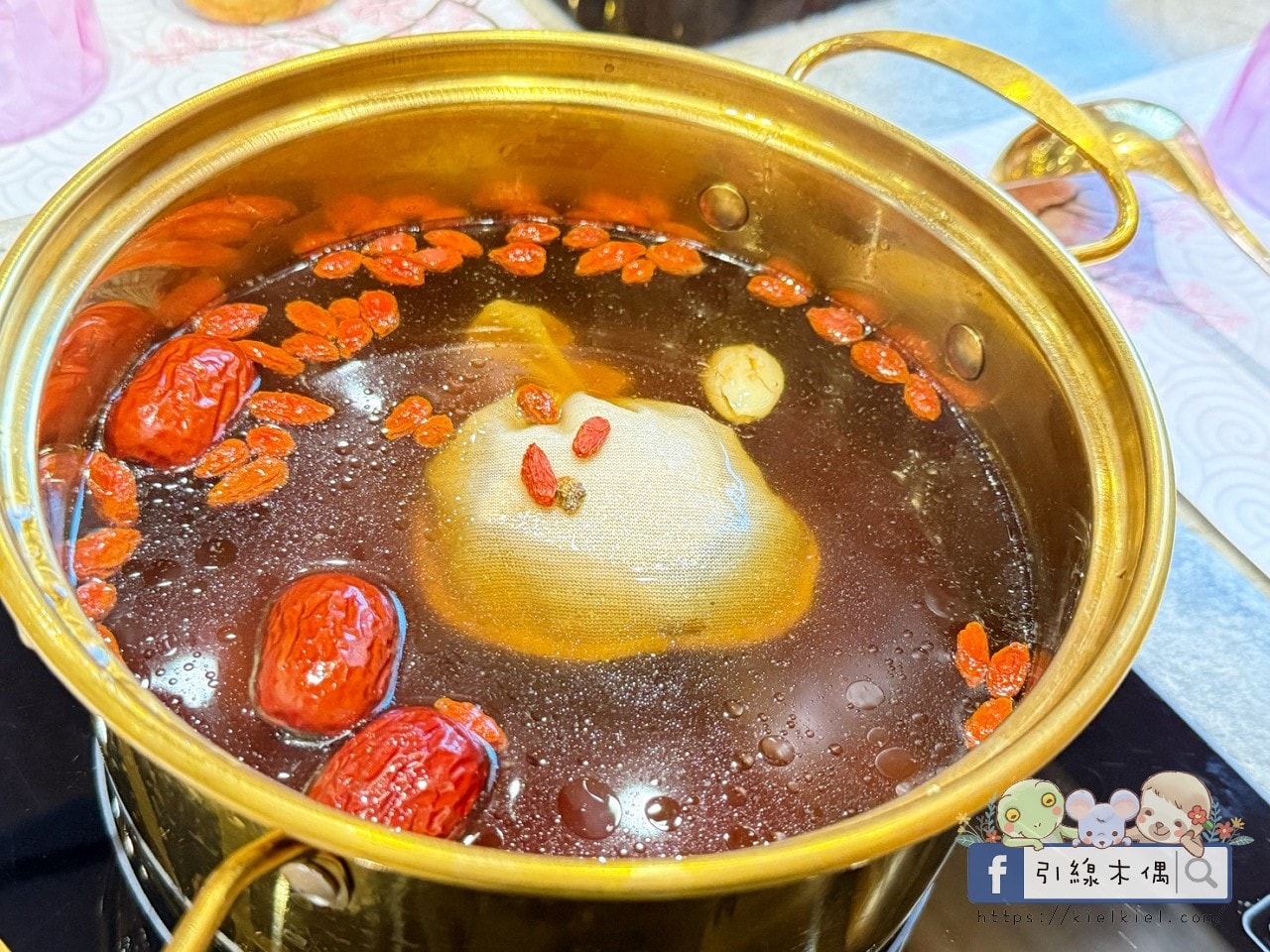 營業到凌晨的最美日式老宅火鍋？《馨月鍋物》當月壽星 8折＋15盎司肉盤＋超浮誇整隻龍蝦海鮮船，挑戰你的胃容量！
