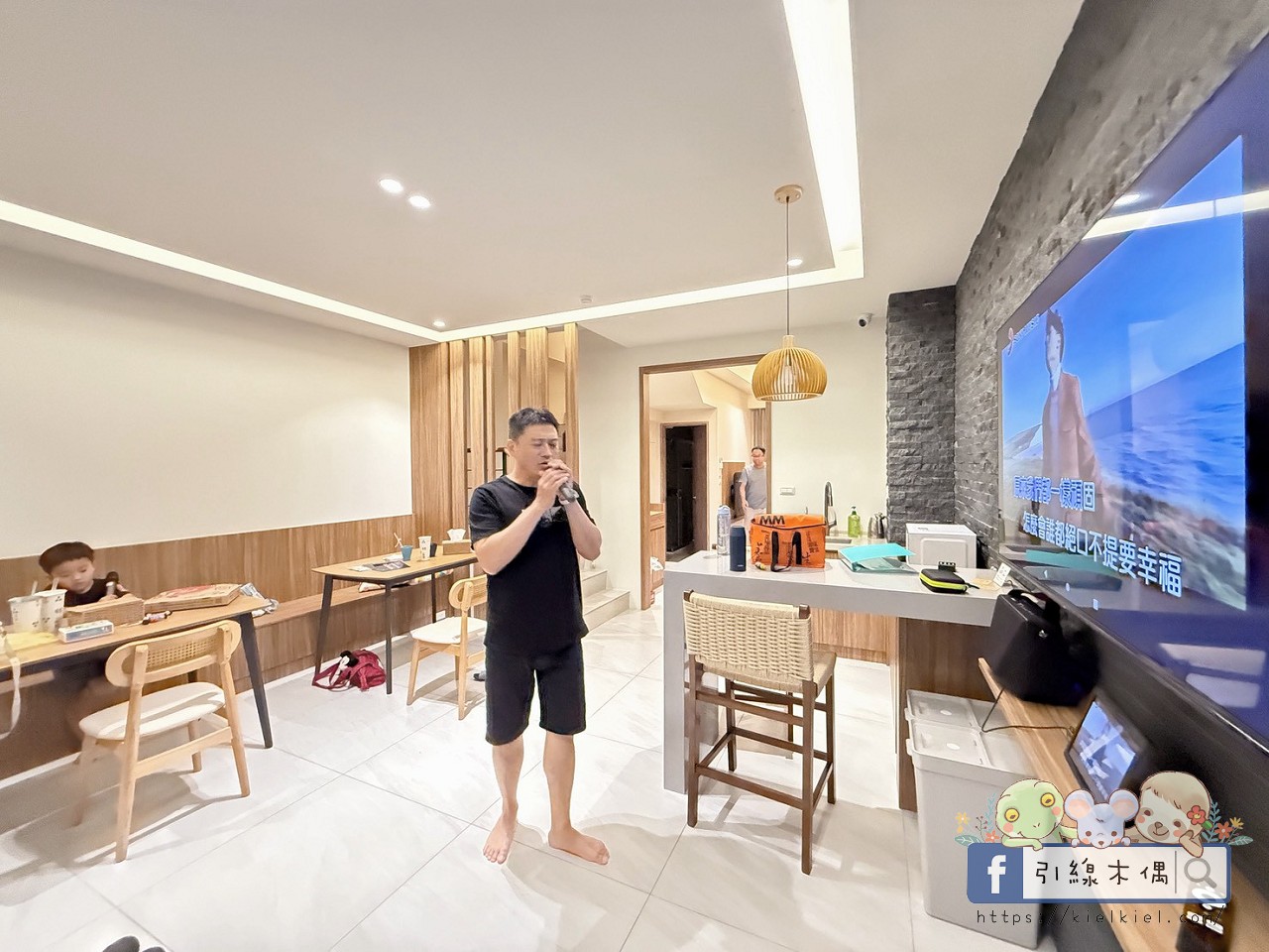 《日初晴旅》5大亮點全解析！被稻浪包圍的質感度假屋，擁有雙客廳、KTV與大草坪，台中后里包棟民宿推薦！