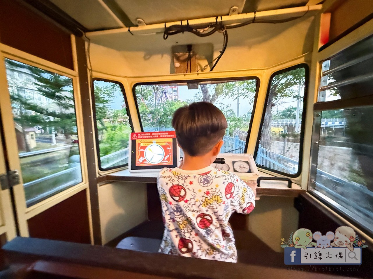 飯店房門是捷運車廂？《華園親子飯店草衙館》開箱：3分鐘直達樂園，暢玩親子夢幻基地！