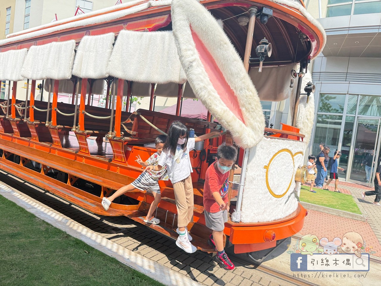 飯店房門是捷運車廂？《華園親子飯店草衙館》開箱：3分鐘直達樂園，暢玩親子夢幻基地！