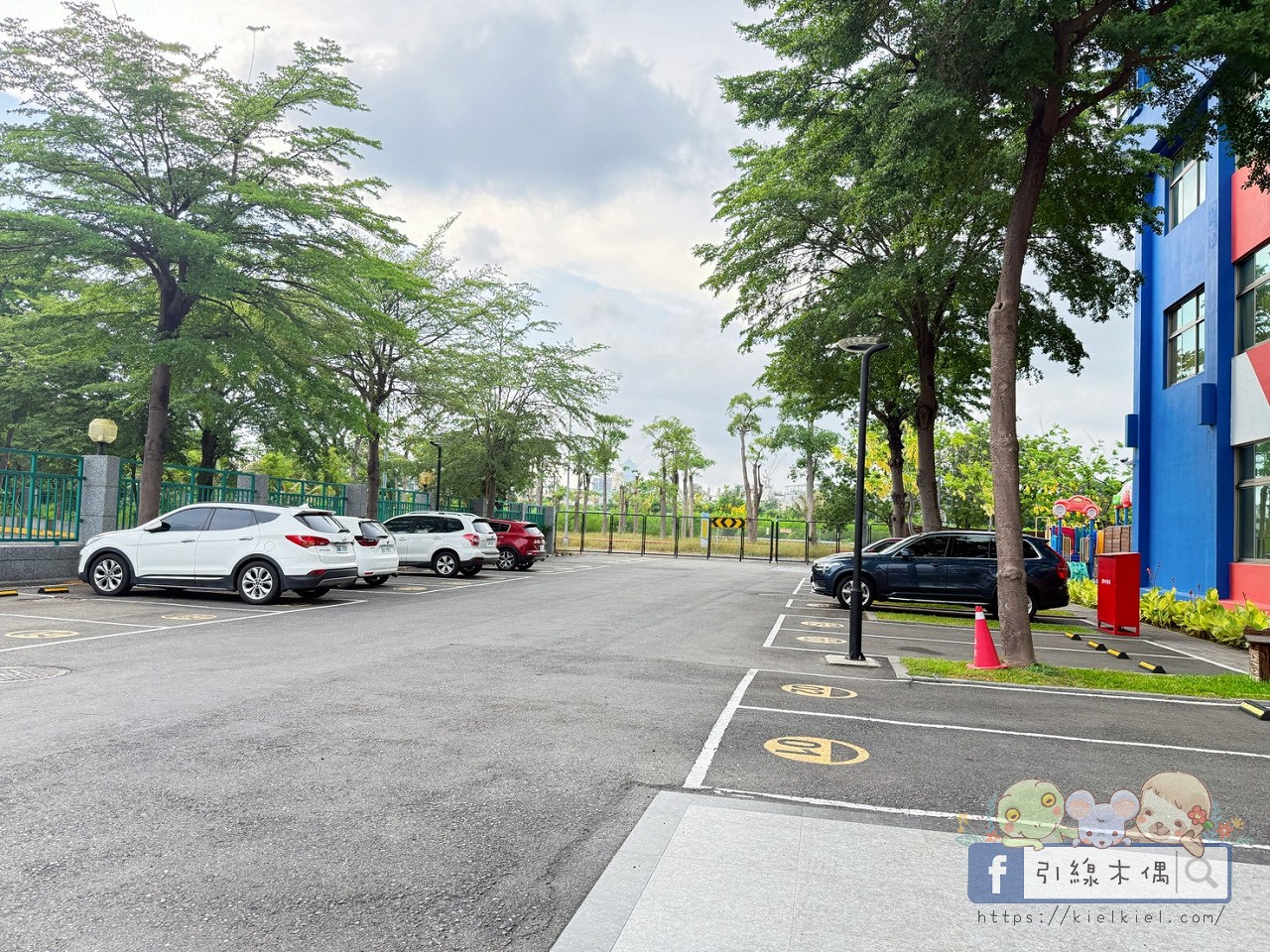 飯店房門是捷運車廂？《華園親子飯店草衙館》開箱：3分鐘直達樂園，暢玩親子夢幻基地！