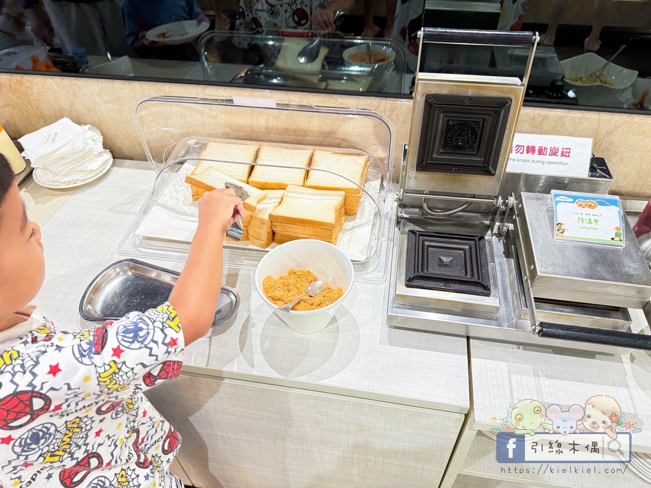 飯店房門是捷運車廂？《華園親子飯店草衙館》開箱：3分鐘直達樂園，暢玩親子夢幻基地！