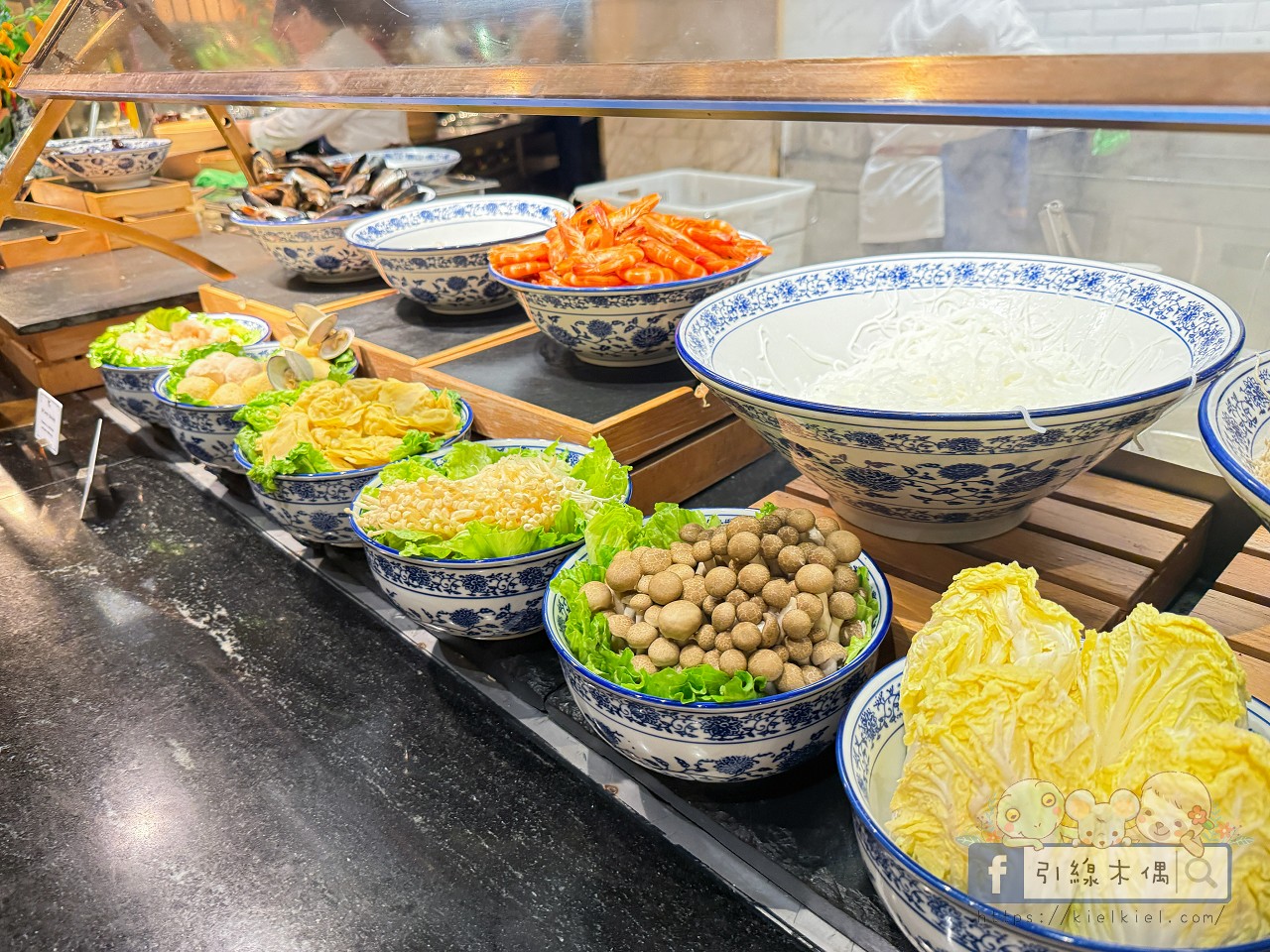澳門親子自由行3天2夜，新濠影滙！四大景點瘋玩指南與大三巴、官也街一日遊。水舞間、8字摩天輪、水上樂園、滿紛樂園4大必玩體驗！