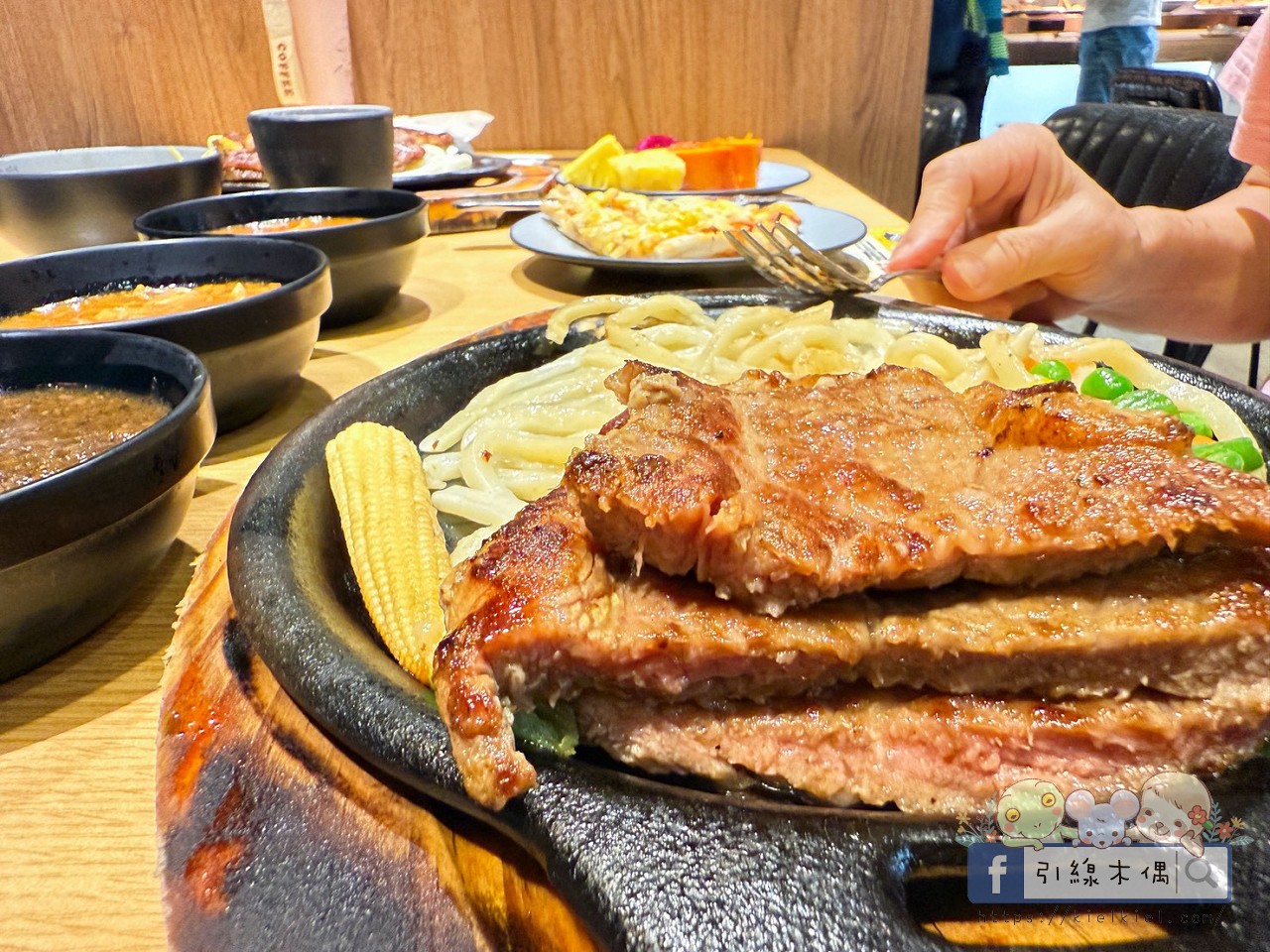 最低280元滿滿自助吧吃到飽?貴族世家 mini 高雄鳳山店8大亮點,披薩、烤雞、炸物、熱炒甜點,還不收服務費超誠意! - 第45張圖 最低280元滿滿自助吧吃到飽?貴族世家 mini 高雄鳳山店8大亮點,披薩、烤雞、炸物、熱炒甜點,還不收服務費超誠意!